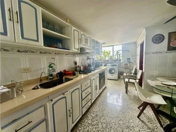 AMPLIO APARTAMENTO EN VENTA EN VIEJO PRADO. Excelente Ubicacion
