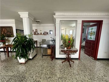 AMPLIO APARTAMENTO EN VENTA EN VIEJO PRADO. Excelente Ubicacion