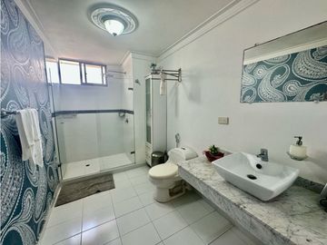 AMPLIO APARTAMENTO EN VENTA EN VIEJO PRADO. Excelente Ubicacion