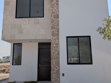 CASA VENTA CIUDAD MADERAS MARQUES QUERETARO