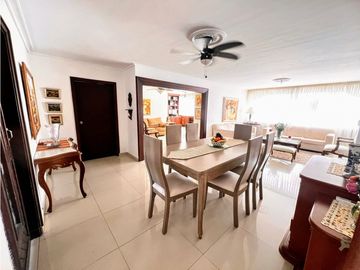 SE VENDE AMPLIO APARTAMENTO EN RIOMAR
