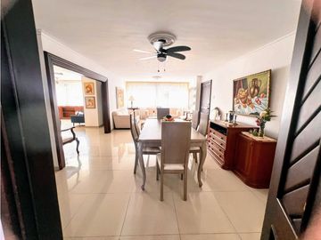 SE VENDE AMPLIO APARTAMENTO EN RIOMAR
