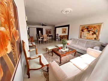 SE VENDE AMPLIO APARTAMENTO EN RIOMAR