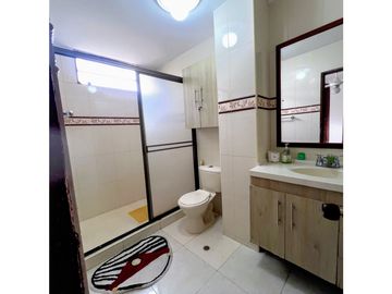SE VENDE AMPLIO APARTAMENTO EN RIOMAR