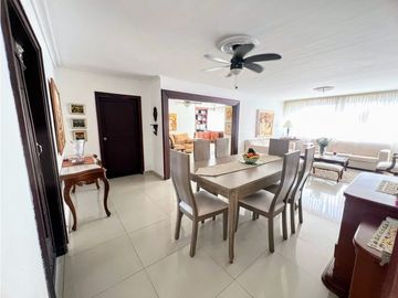 SE VENDE AMPLIO APARTAMENTO EN RIOMAR