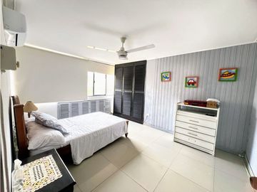 SE VENDE AMPLIO APARTAMENTO EN RIOMAR