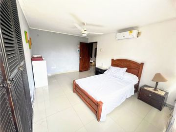 SE VENDE AMPLIO APARTAMENTO EN RIOMAR