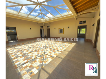 Vendo Hermosa Casa Campestre en Parcelación en La Ceja del Tambo