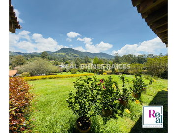 Vendo Hermosa Casa Campestre en Parcelación en La Ceja del Tambo