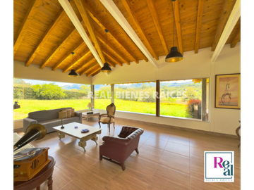 Vendo Hermosa Casa Campestre en Parcelación en La Ceja del Tambo