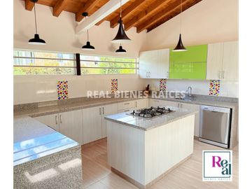 Vendo Hermosa Casa Campestre en Parcelación en La Ceja del Tambo