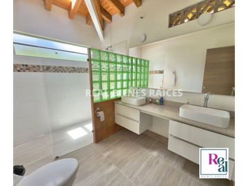 Vendo Hermosa Casa Campestre en Parcelación en La Ceja del Tambo
