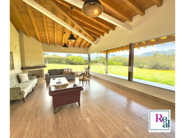 Vendo Hermosa Casa Campestre en Parcelación en La Ceja del Tambo