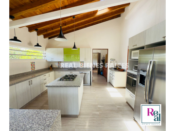 Vendo Hermosa Casa Campestre en Parcelación en La Ceja del Tambo