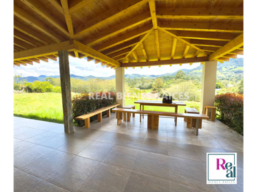 Vendo Hermosa Casa Campestre en Parcelación en La Ceja del Tambo