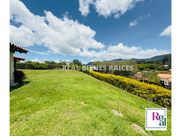 Vendo Hermosa Casa Campestre en Parcelación en La Ceja del Tambo