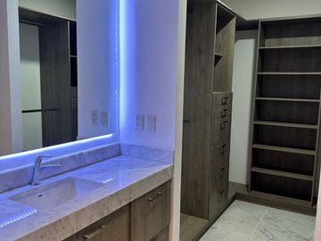 Departamento en Venta en Valle Oriente / Kalah