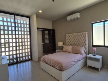Casa NUEVA, AMUEBLADA con alberca en privada en Dzitya