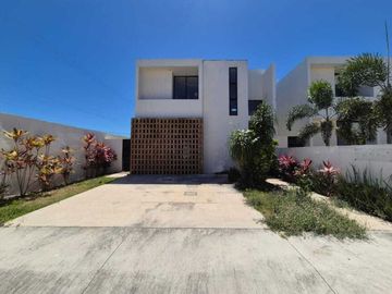 Casa NUEVA, AMUEBLADA con alberca en privada en Dzitya