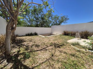 Casa NUEVA, AMUEBLADA con alberca en privada en Dzitya