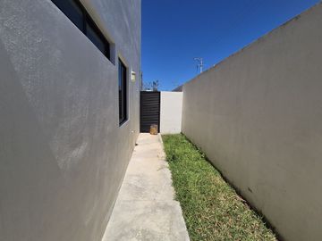 Casa NUEVA, AMUEBLADA con alberca en privada en Dzitya