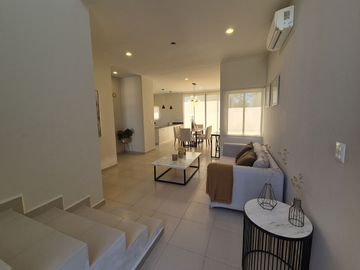 Casa NUEVA, AMUEBLADA con alberca en privada en Dzitya