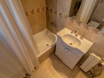 Departamento de 3 Ambientes con Balcón amplio y Cochera fija -Suite - Caballito