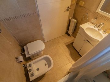 Departamento de 3 Ambientes con Balcón amplio y Cochera fija -Suite - Caballito