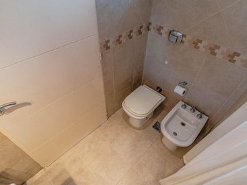 Departamento de 3 Ambientes con Balcón amplio y Cochera fija -Suite - Caballito