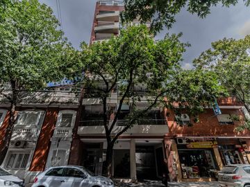 Departamento de 3 Ambientes con Balcón amplio y Cochera fija -Suite - Caballito
