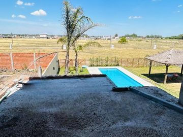 VENTA CONTRUCCIÓN EN GRIS, BARRIO EL PORVENIR. 6 AMB. MÁS LOTE VECINO
