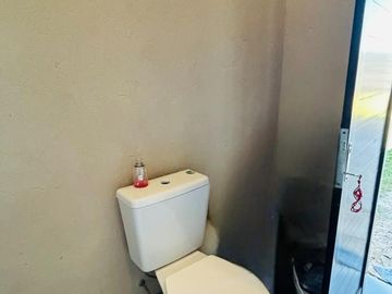 VENTA CONTRUCCIÓN EN GRIS, BARRIO EL PORVENIR. 6 AMB. MÁS LOTE VECINO