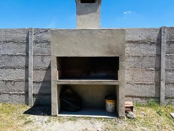 VENTA CONTRUCCIÓN EN GRIS, BARRIO EL PORVENIR. 6 AMB. MÁS LOTE VECINO