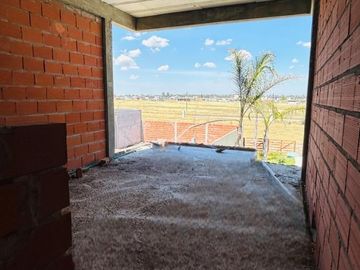VENTA CONTRUCCIÓN EN GRIS, BARRIO EL PORVENIR. 6 AMB. MÁS LOTE VECINO