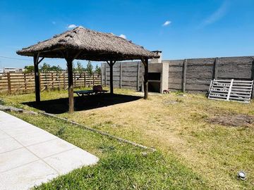 VENTA CONTRUCCIÓN EN GRIS, BARRIO EL PORVENIR. 6 AMB. MÁS LOTE VECINO