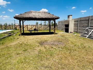 VENTA CONTRUCCIÓN EN GRIS, BARRIO EL PORVENIR. 6 AMB. MÁS LOTE VECINO