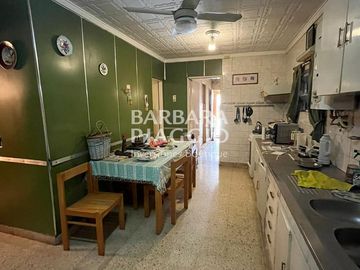CASA 2 dormitorios en Sgto Cabral - Huergo al 1900