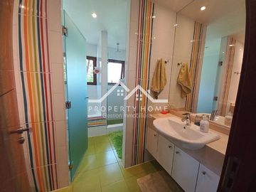 OPORTUNIDAD: CASA EN PIEDRA ROJA 5D+SERVICIOS