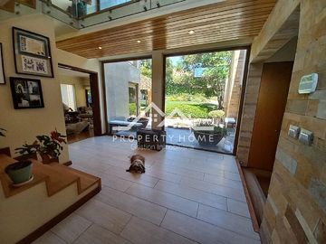 OPORTUNIDAD: CASA EN PIEDRA ROJA 5D+SERVICIOS