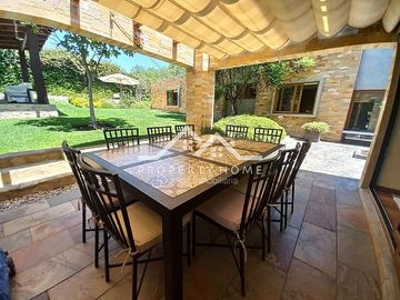 OPORTUNIDAD: CASA EN PIEDRA ROJA 5D+SERVICIOS
