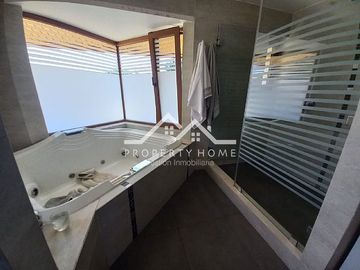 OPORTUNIDAD: CASA EN PIEDRA ROJA 5D+SERVICIOS