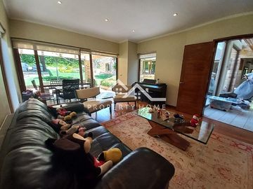 OPORTUNIDAD: CASA EN PIEDRA ROJA 5D+SERVICIOS