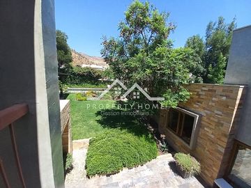 OPORTUNIDAD: CASA EN PIEDRA ROJA 5D+SERVICIOS
