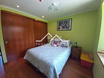 OPORTUNIDAD: CASA EN PIEDRA ROJA 5D+SERVICIOS