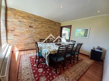 OPORTUNIDAD: CASA EN PIEDRA ROJA 5D+SERVICIOS