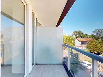 16 entre 61 y 62 La Plata  Departamento en 2º Piso al frente con  Balcón y Cochera en VENTA