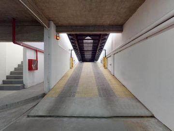 16 entre 61 y 62 La Plata  Departamento en 2º Piso al frente con  Balcón y Cochera en VENTA