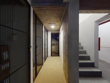 16 entre 61 y 62 La Plata  Departamento en 2º Piso al frente con  Balcón y Cochera en VENTA