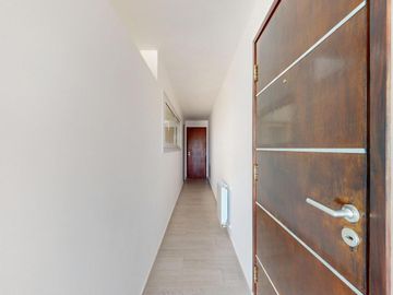 16 entre 61 y 62 La Plata  Departamento en 2º Piso al frente con  Balcón y Cochera en VENTA