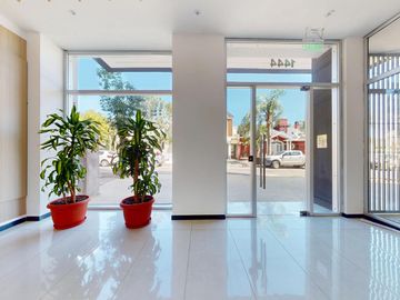 16 entre 61 y 62 La Plata  Departamento en 2º Piso al frente con  Balcón y Cochera en VENTA